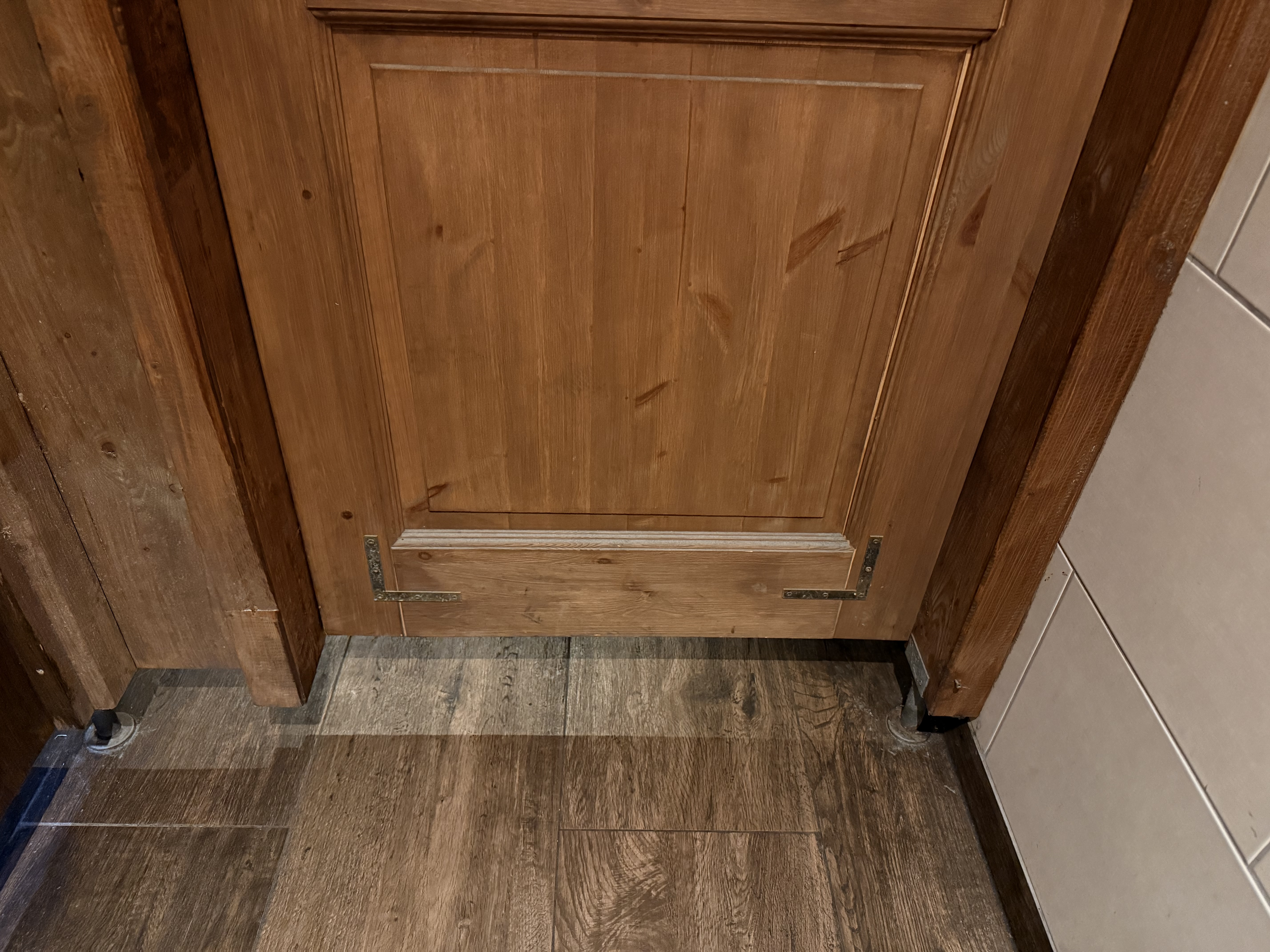 Toilettentüren Nr. 251: Restaurant und Bar „Woodpecker‘s Roadhouse“, Bottrop / Deutschland (2025)