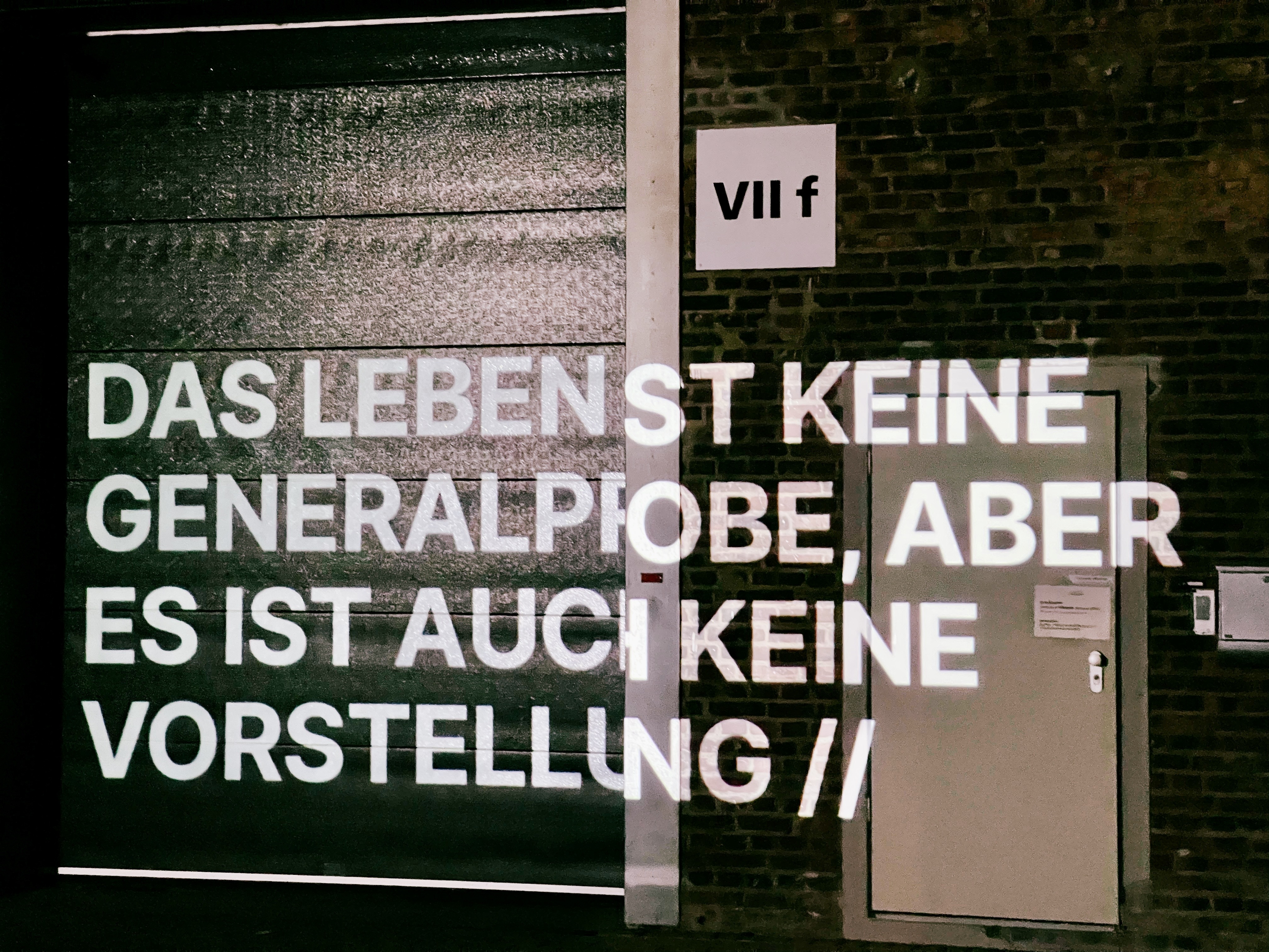 ÜBERSCHRIFTEN № 898: DAS LEBEN IST KEINE GENERALPROBE, ABER ES IST AUCH KEINE VORSTELLUNG //