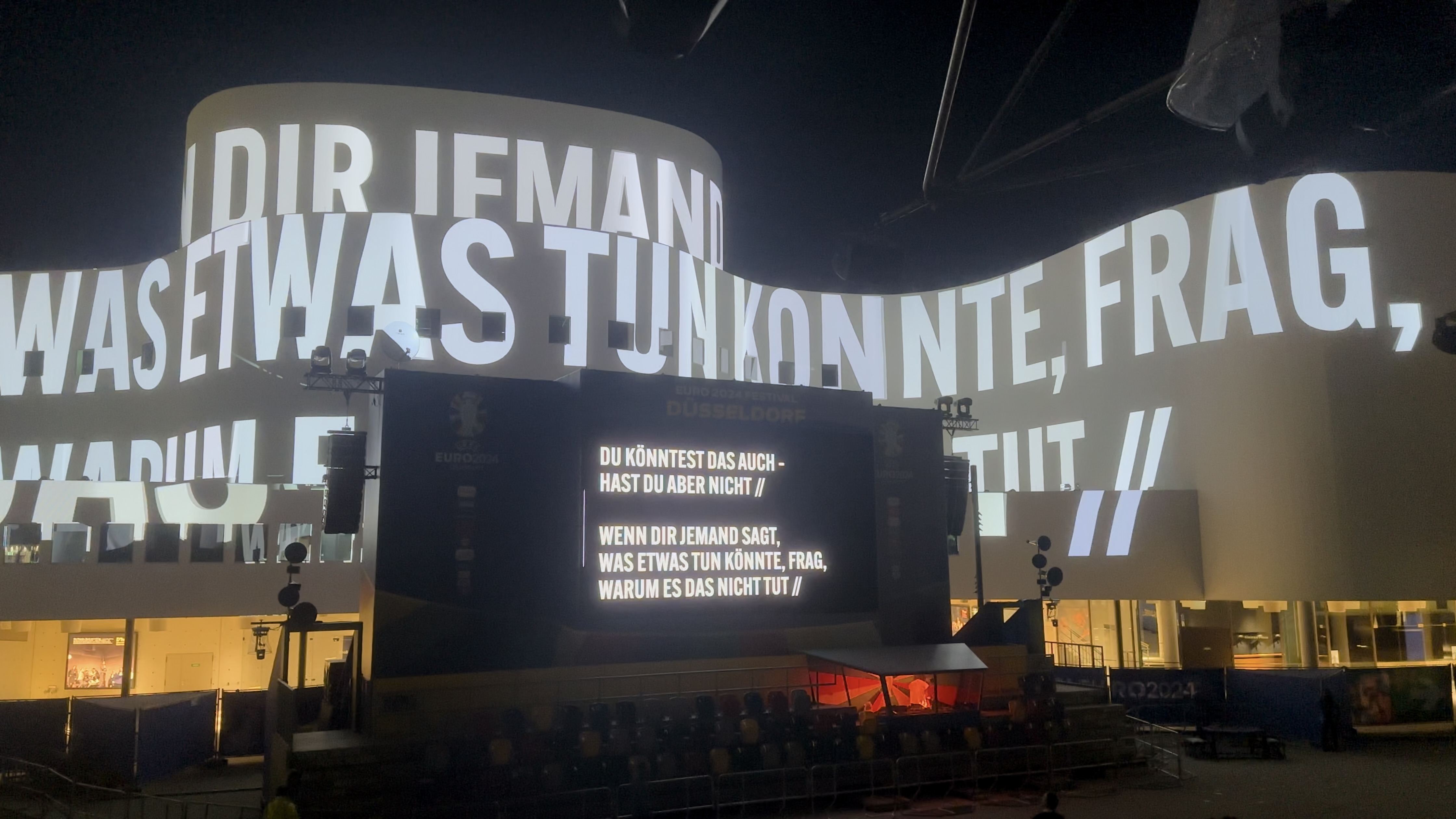 ÜBERSCHRIFTEN bei „A Skyful of Light“ bei der UEFA EURO 2024